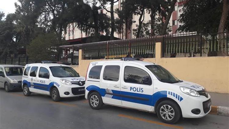 İzmir'de sokak ortasında silahlı saldırı!