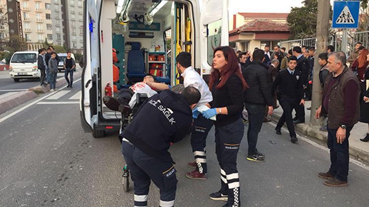 Okul önünde dehşet! Liselileri bıçakladı