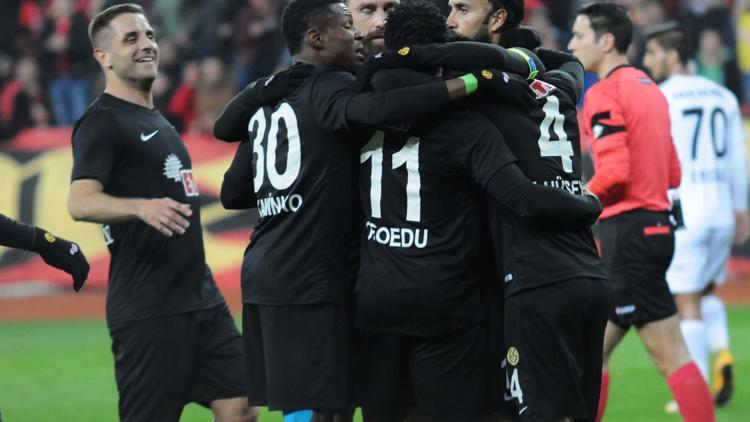 Eskişehirspor Gaziantep'e gol oldu yağdı!