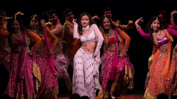 Bollywood'dan gösterişli müzikal geliyor