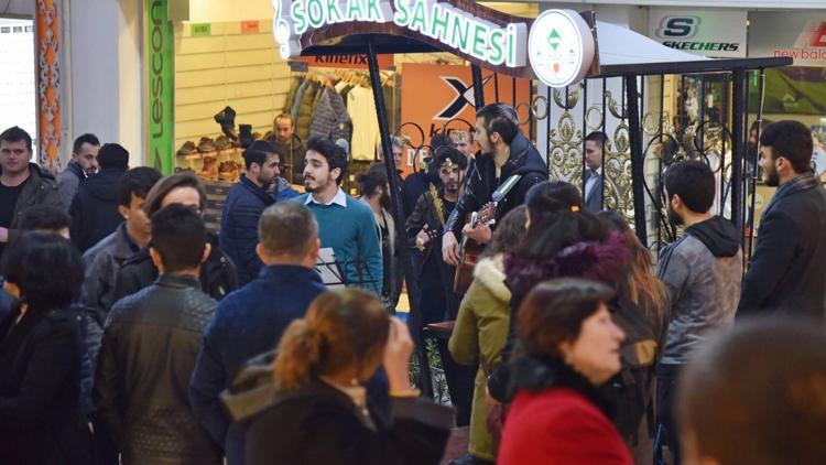 Giresun Belediyesi’nden sokak müzisyenleri için “Sokak Sahnesi”