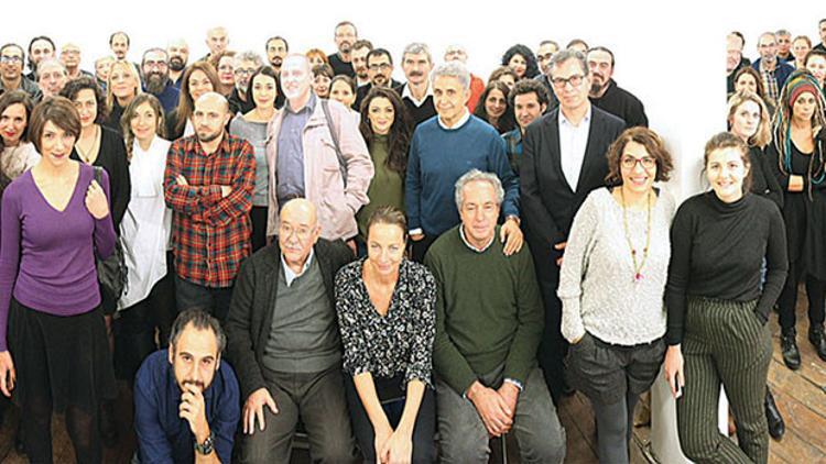 Tutuklu gazetecilere meslektaş selamı