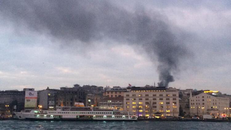İstanbulda bu sabah korkutan yangın Karşı kıyıdan da görüldü