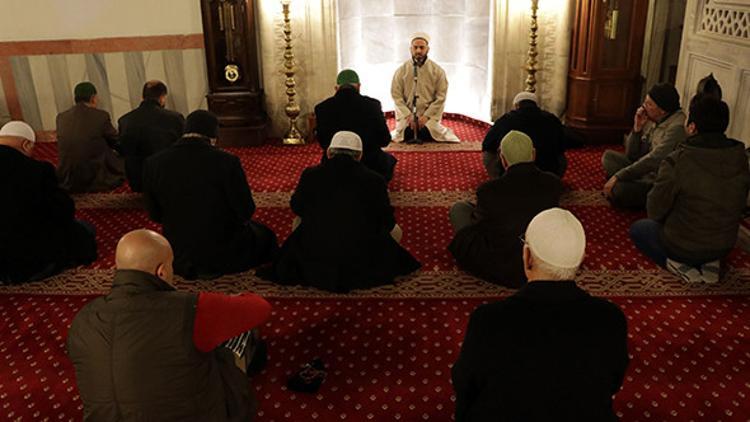 Camilerde Sela okunmaya başladı
