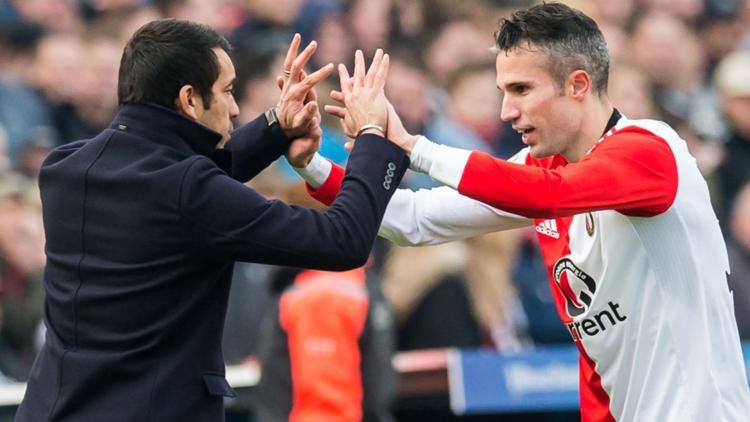 Van Persie tutulmuyor! Yine attı, yine sırtladı...