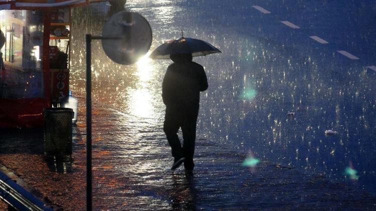 Meteoroloji hafta sonu hava durumu tahminini değiştirdi.. İstanbul'a kar yağacak mı?