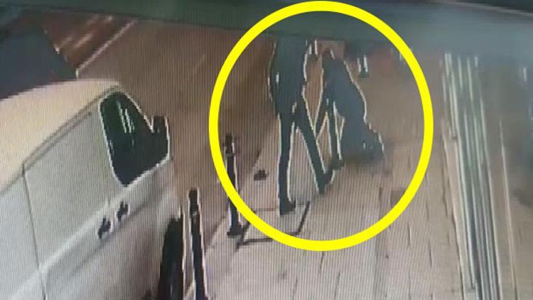 İstanbul'da dehşet anları! Sokak ortasında silah patladı