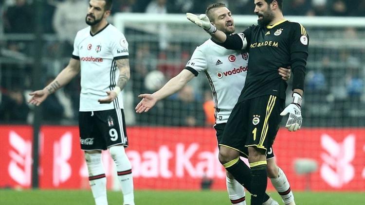 Volkan rakiplerinin içine daldı! İşte o pozisyonlar...
