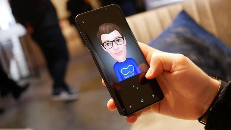 Samsung'un AR Emoji'si Apple'ın Animoji'sinin kopyası mı?