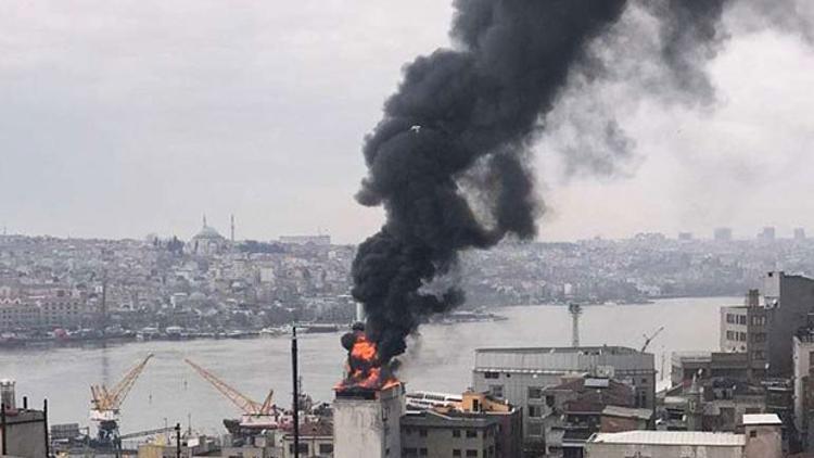 Karaköy'de yangın