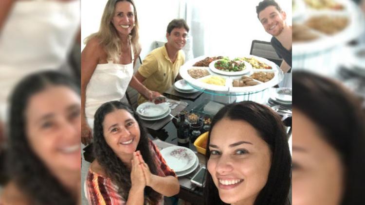 Adriana Lima, Metin Hara'yı ailesiyle tanıştırdı