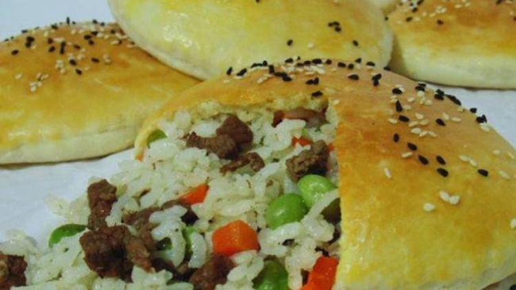 Pide içinde kavurmalı sebzeli pilav