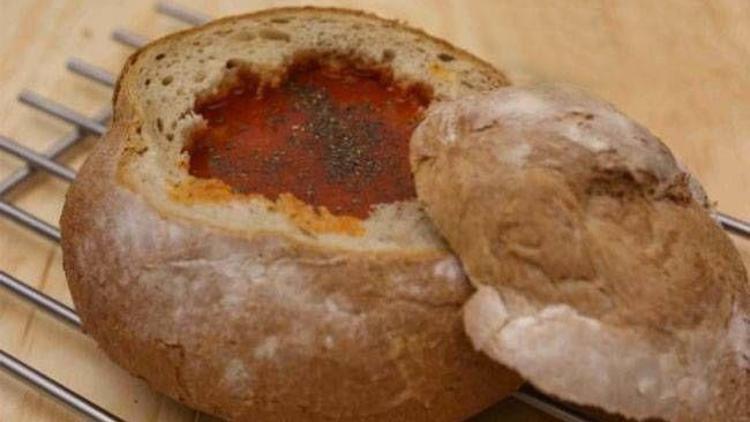 Ekmekte tarhana çorbası