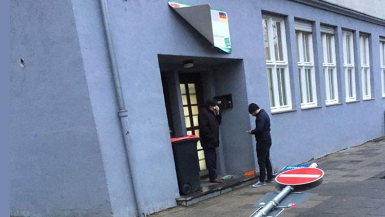 YTB Başkanı Köse saldırıya uğrayan camiyi ziyaret etti