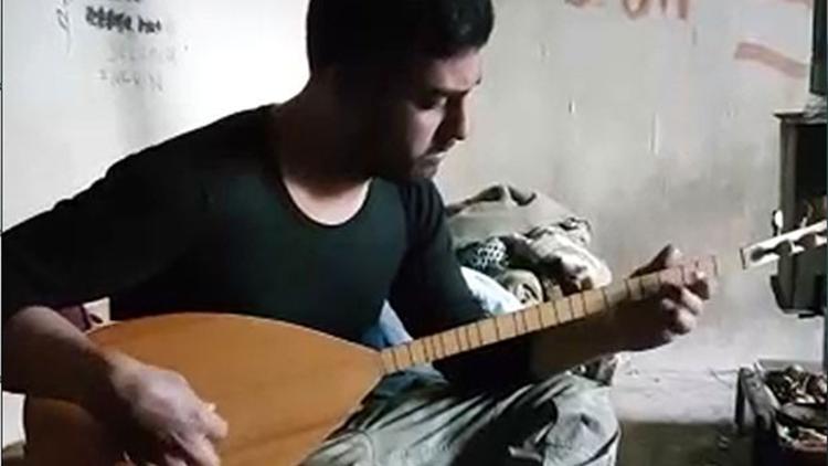 Afrin’de Mehmetçikten duygulandıran türkü