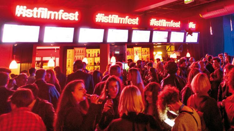 Filmler tamam bize partilerde neler olup bittiğini anlat!