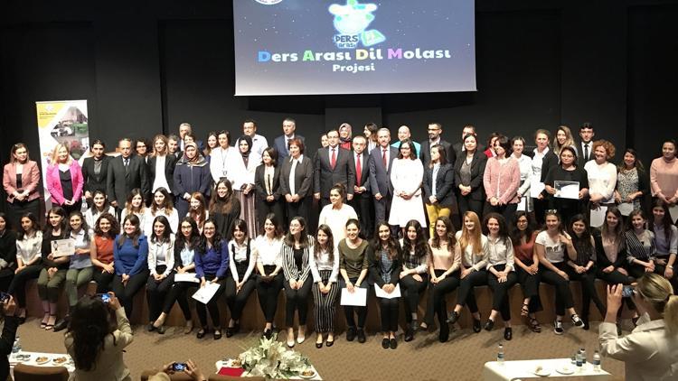 ‘Ders arası’nda İngilizce öğreniyorlar