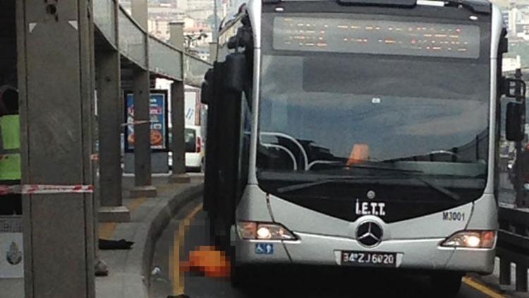 Metrobüs yolunda feci olay