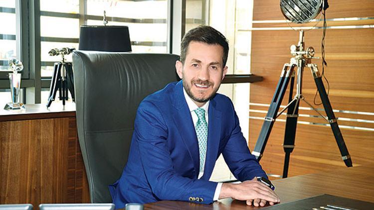 Bitlis’te doğdu Ankara’da büyüdü İzmirli oldu