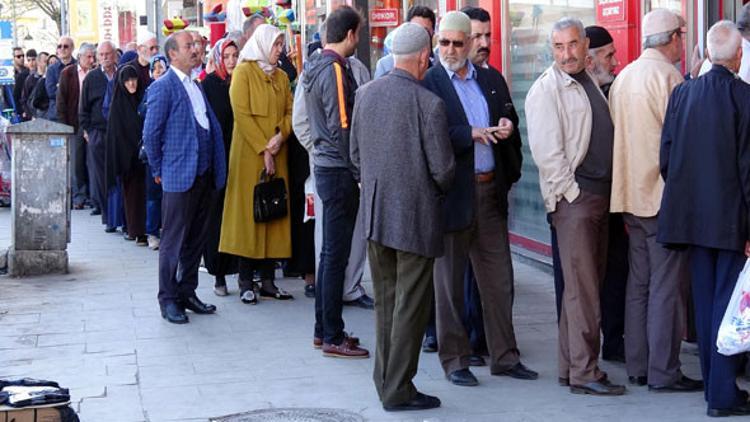 Ramazan öncesi ucuz et kuyruğu