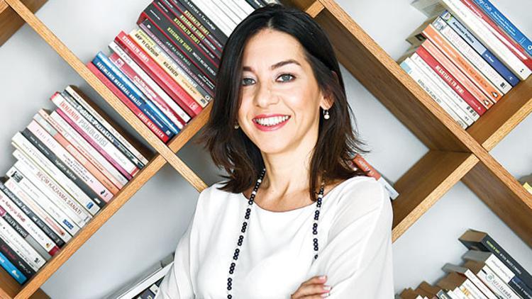"Genç seçmen kendini müşteri olarak görmek istemiyor"
