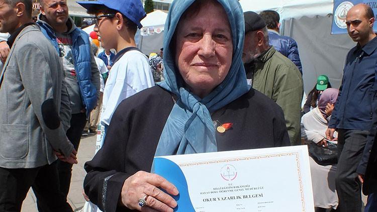 83 yaşında okuma- yazma öğrendi