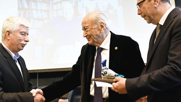 Bildirici'ye Hıfzı Topuz Onur ödülü