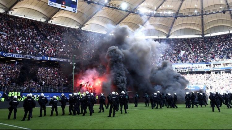 Hamburg olaylı maçın ardından resmen küme düştü!