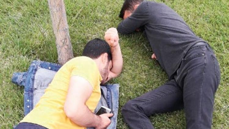 'Sizinle uğraşamam defolun' dedi! Sosyal medyayı ayağa kaldıran fotoğraf