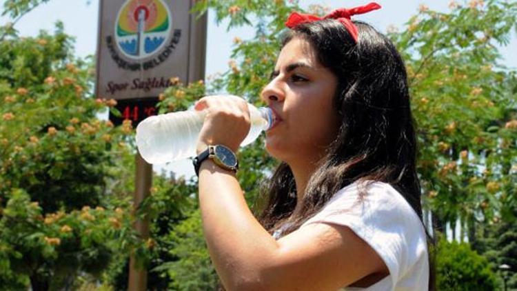 Adana'da termometreler 44 dereceyi gösterdi