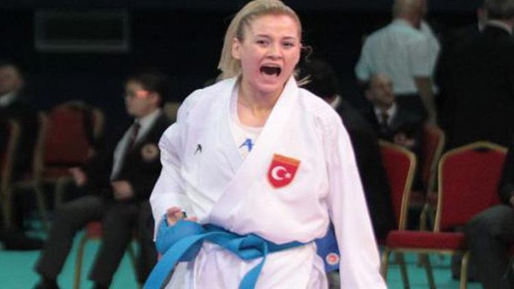 Tuba Yakan, kadınlar kumite 55 kilo kategorisinde altın madalya kazandı.