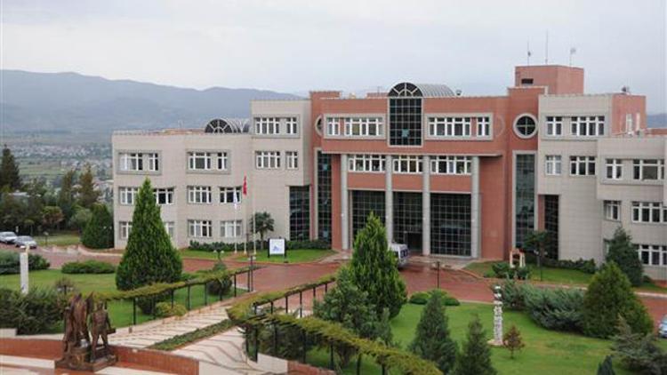 Herkese "FETÖ'cü" diyen profesöre şok!