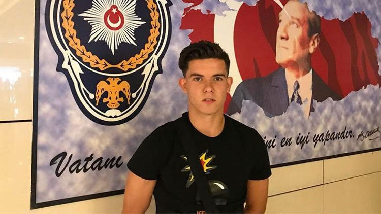 Ferdi Kadıoğlu, Fenerbahçe için İstanbul'a geldi