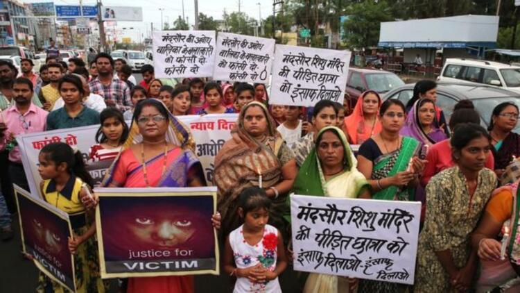 Hindistan: 17 kişi, 12 yaşındaki kız çocuğuna aylarca tecavüz etmekle suçlandı