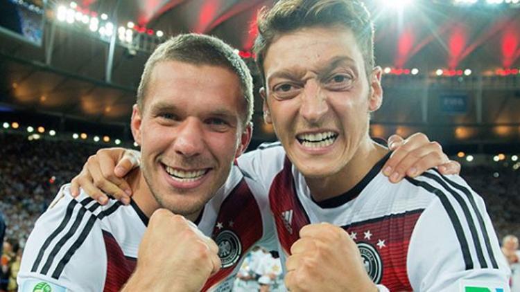 Lukas Podolski'den Mesut Özil paylaşımı