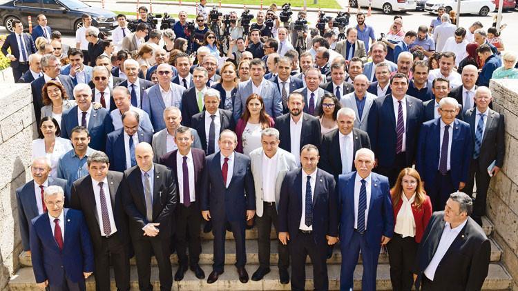 CHP’de 59 il başkanı ve 129 vekilden birlik çağrısı