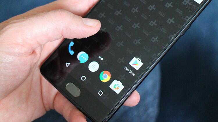 OnePlus ilk defa Samsungun önüne geçmeyi başardı