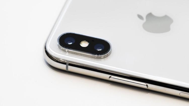 iPhone X'in fiyatı dudak uçuklatıyor! Fiyatı tamı tamına...