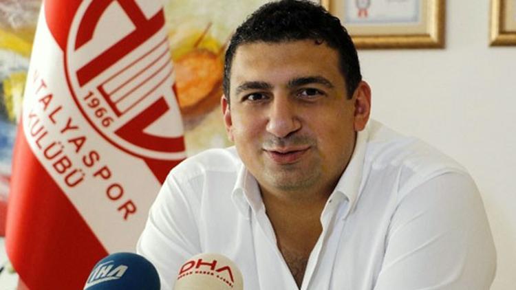 Antalyaspor'da Başkan Öztürk'e taraftarlardan destek