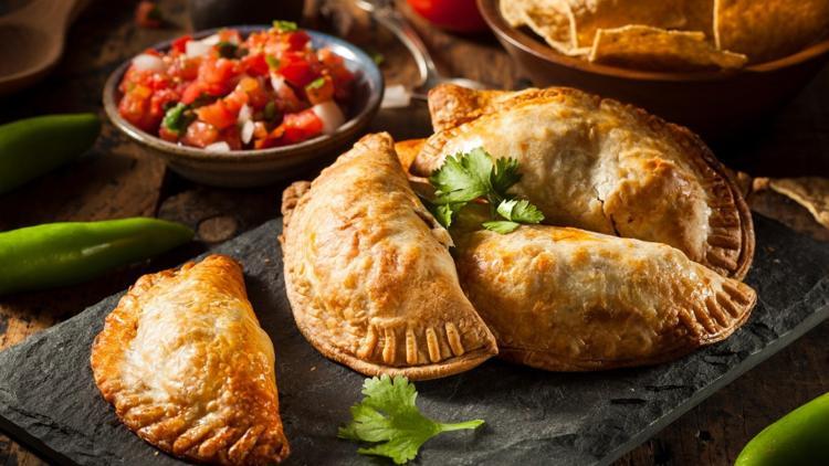 Tavuklu ve Kuzu Etli Empanada