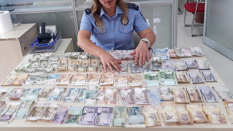 Böyle dilenci görülmedi! O ülkenin parası bile var