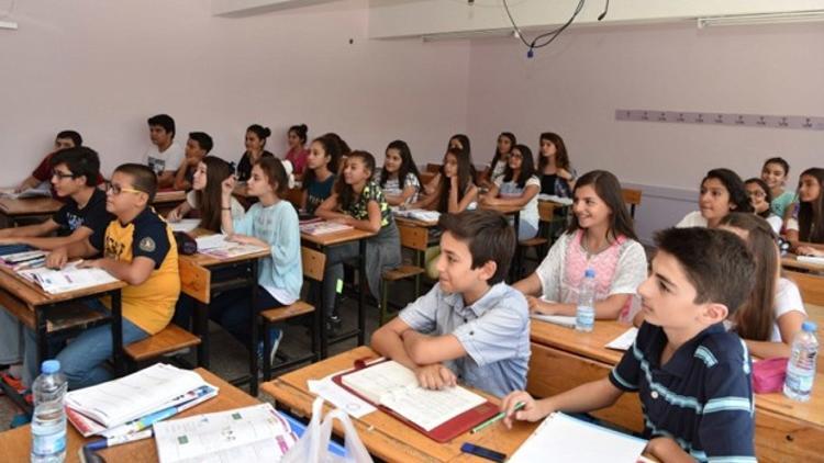 Öğrenciler okulların açılmasıyla 4 aylık maratona başlıyor