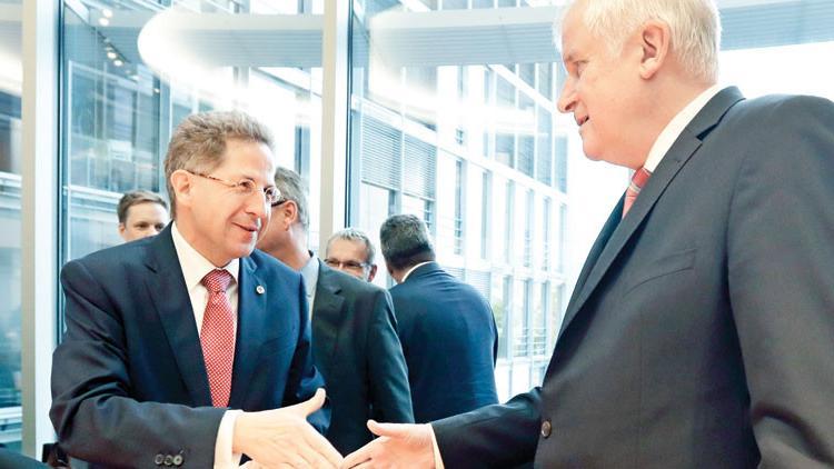 Almanya’da koalisyonun geleceği sallantıda
