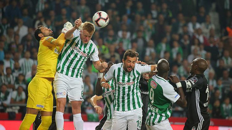 Konya'da çılgın maç! 4 gol, 2 penaltı, 13 sarı, 1 kırmızı kart...