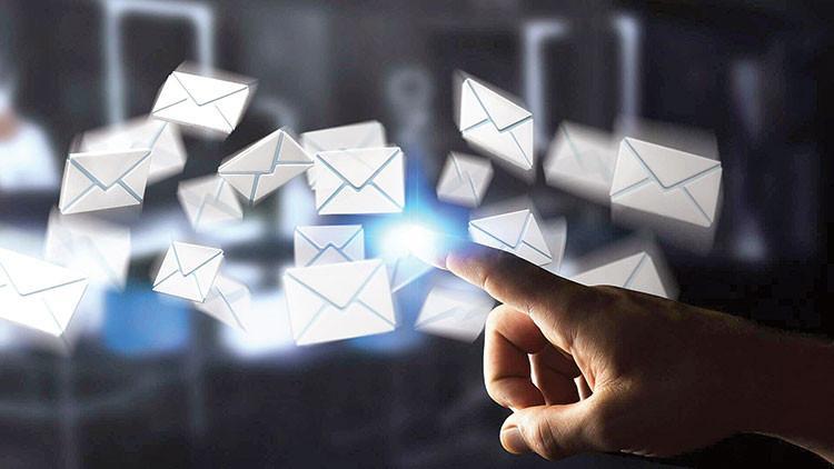 Yerli e-mail yolda!