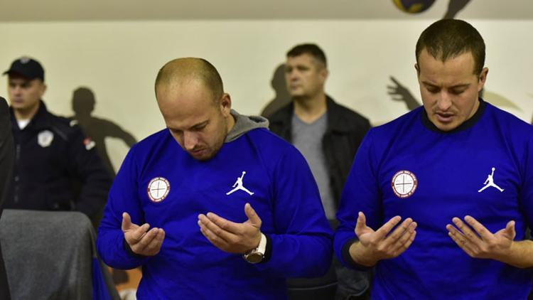 Sırbistan'da Koray Şener için saygı duruşu