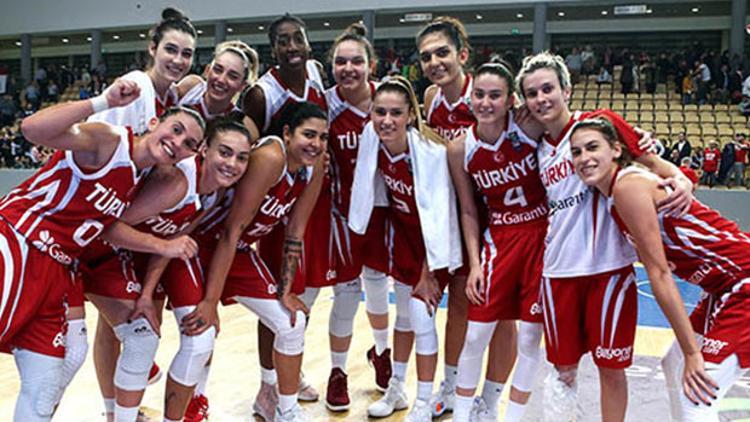 Milliler Polonya'yı da devirdi! 5'te 5 yaptı...