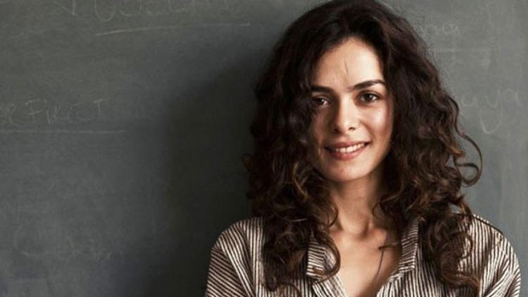 Özge Özpirinçci Cem Yılmaz filminde