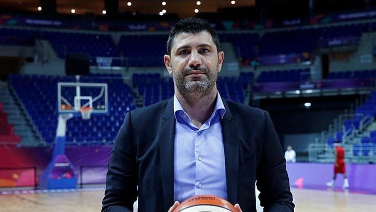 Ömer Onan açılışta miniklerle bir araya geldi