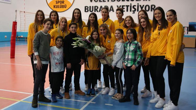 Vakıfbank Kadın Voleybol Takımı'nı tebrik ettiler